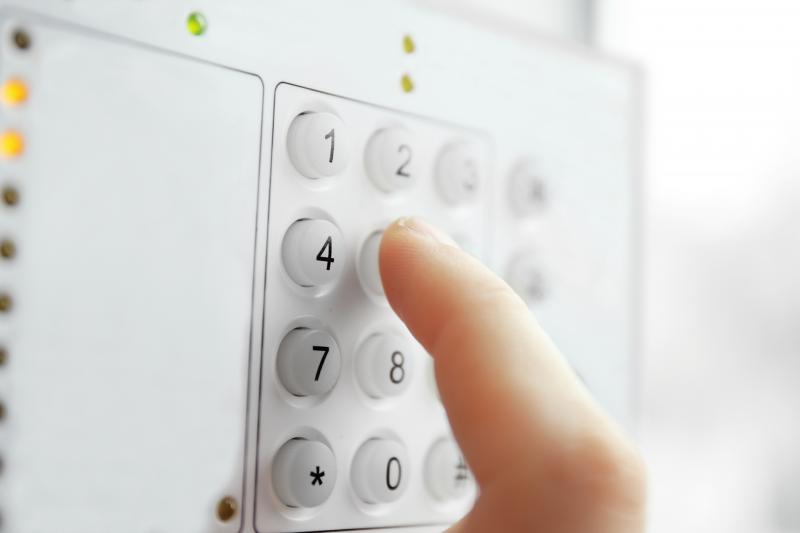 Interphone ou visiophone, quelles différences pour sécuriser votre entrée