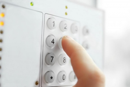 Interphone ou visiophone, quelles différences pour sécuriser votre entrée